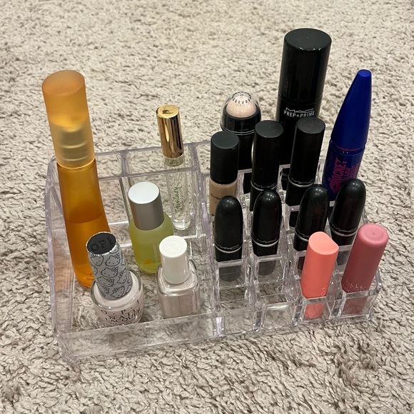 Set of Two Clear Acrylic Cosmetic Organizers - Picture 6 of 8